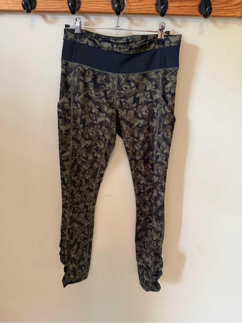 🖤 Lululemon Camo Leggings Size 6